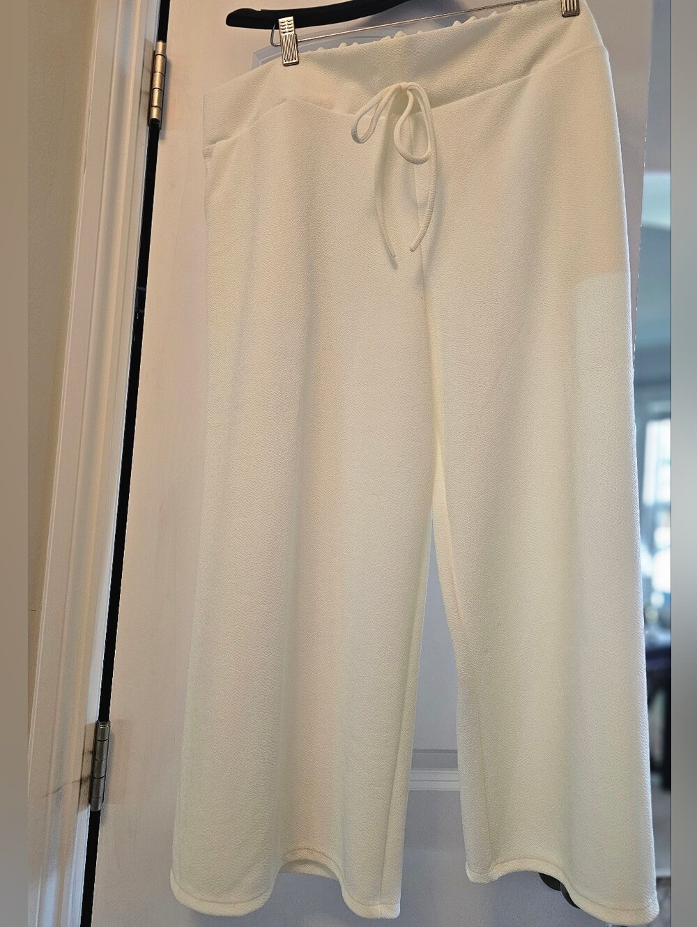 Nema Avenue Cream Colored Crepe Wide-Leg Culotte Cropped Pant 2X